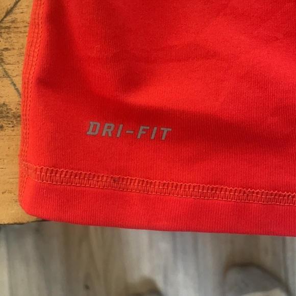 Woman’s Nike pro training sweater. Size XL - Picture 2 of 6